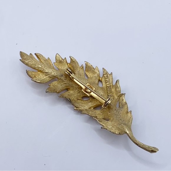 Coro 1961 vintage retro gold tone textured wavy leaf brooch pin - Picture 8 of 9